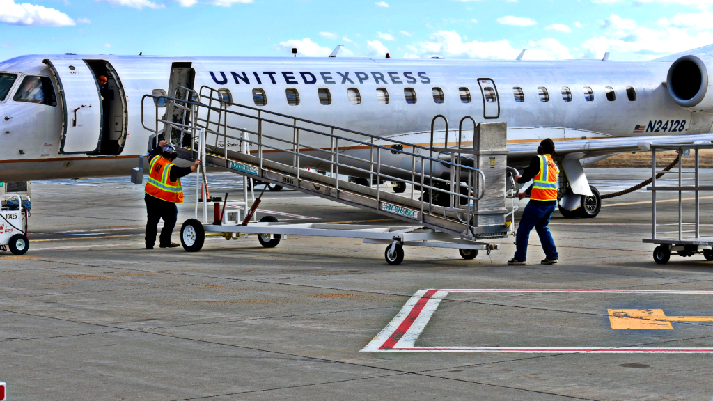 Departures / Arrivals - Dickinson Theodore Roosevelt Regional Airport